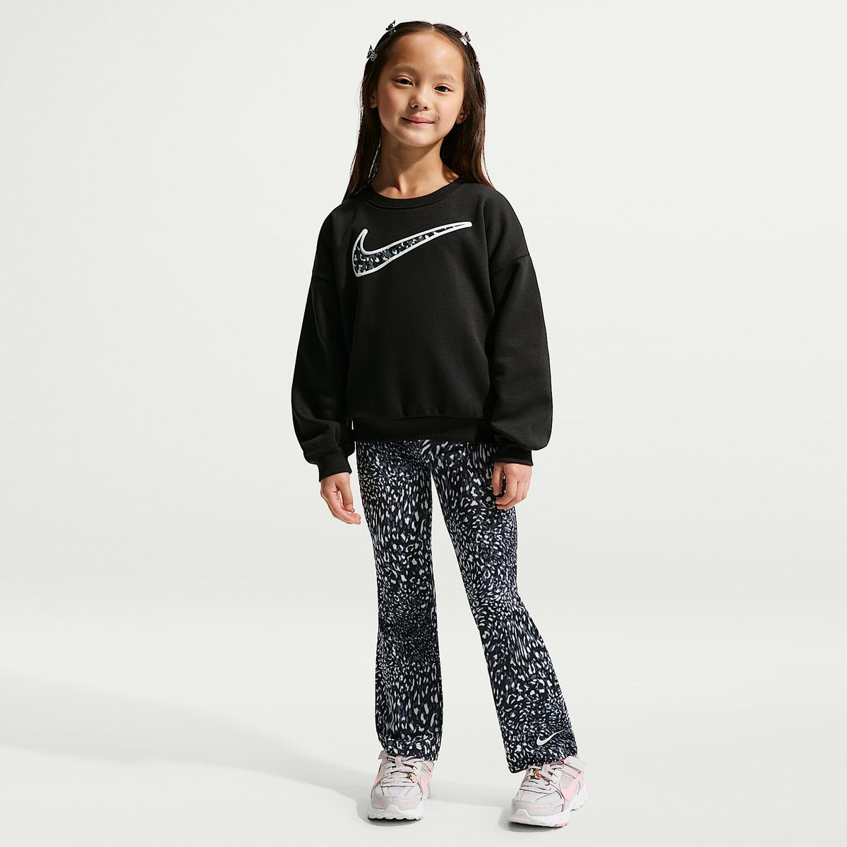 Conjunto de leggings estampados y sudadera de cuello redondo para niños talla pequeña Nike – Negro – vista 1