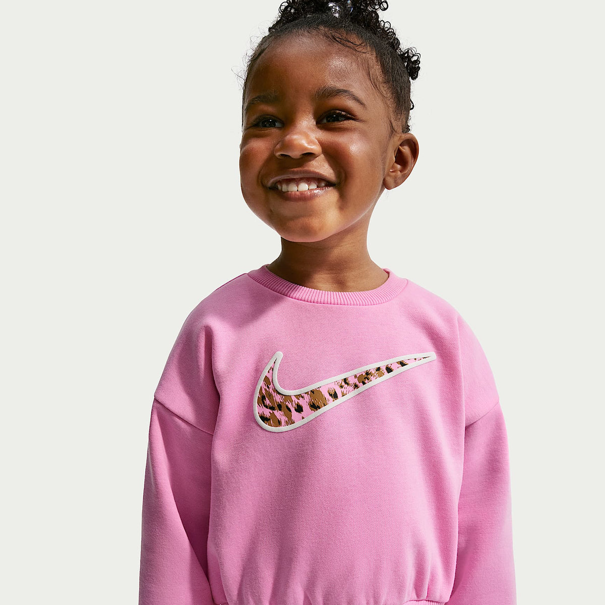 Conjunto de leggings estampados y sudadera de cuello redondo infantiles Nike – Rosa amanecer – vista 2