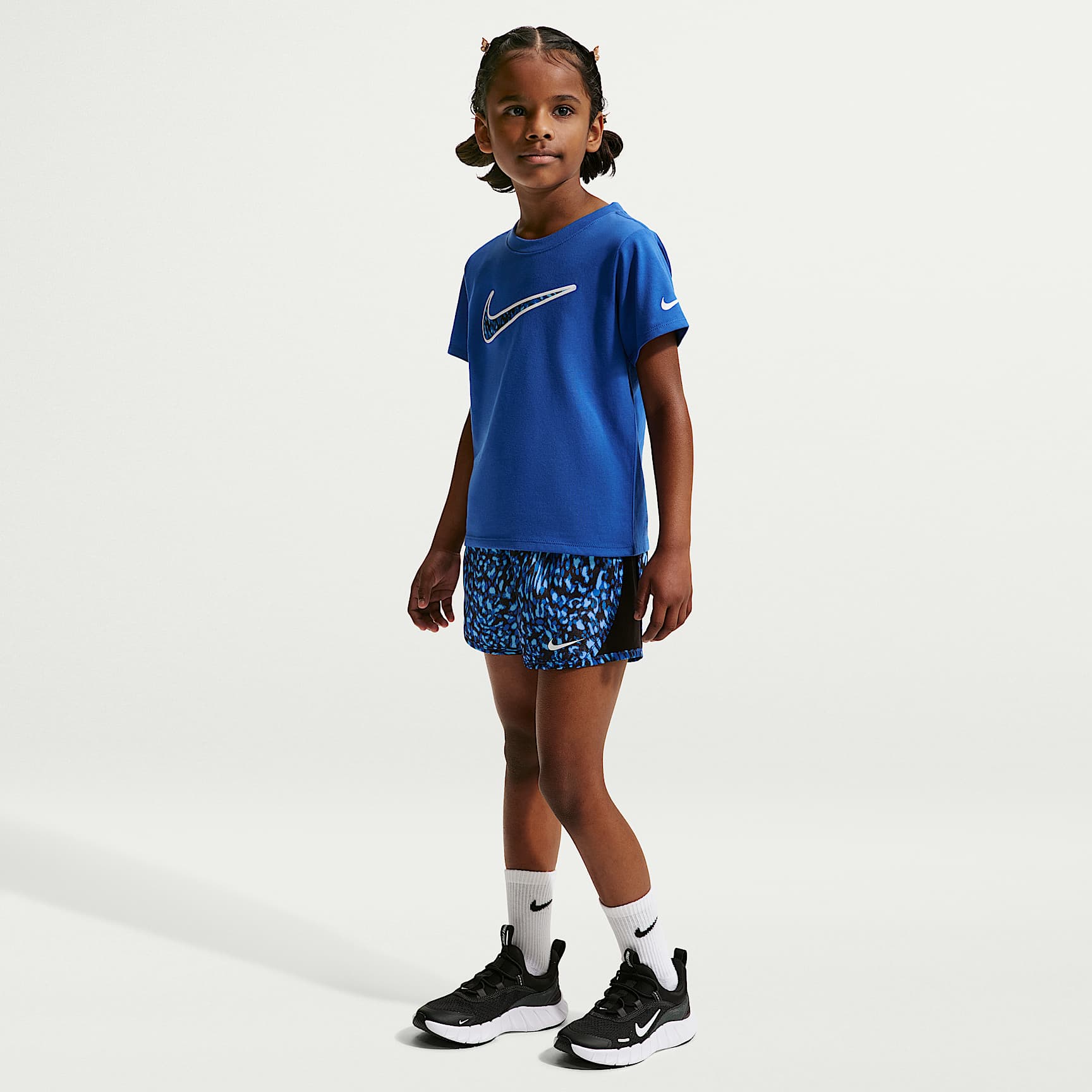 Conjunto de dos piezas con shorts Dri-FIT Tempo estampados para niños talla pequeña Nike – Royal juego – vista 1