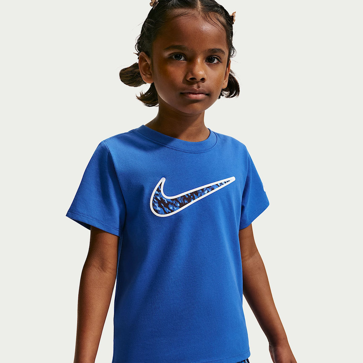 Conjunto de dos piezas con shorts Dri-FIT Tempo estampados para niños talla pequeña Nike – Royal juego – vista 2