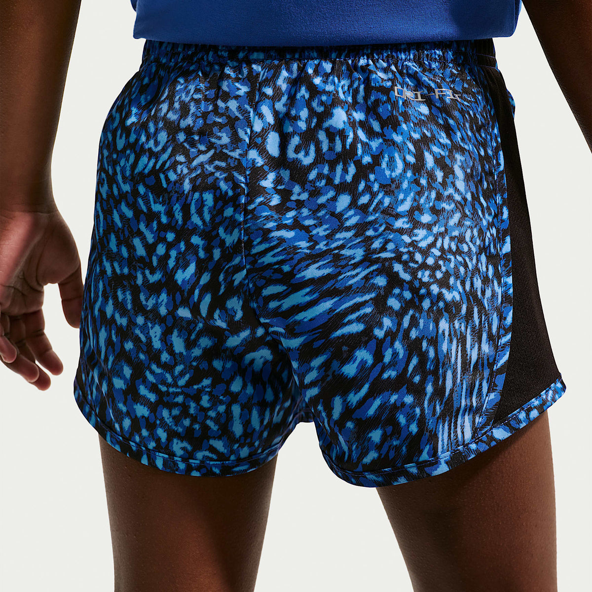 Conjunto de dos piezas con shorts Dri-FIT Tempo estampados para niños talla pequeña Nike – Royal juego – vista 5