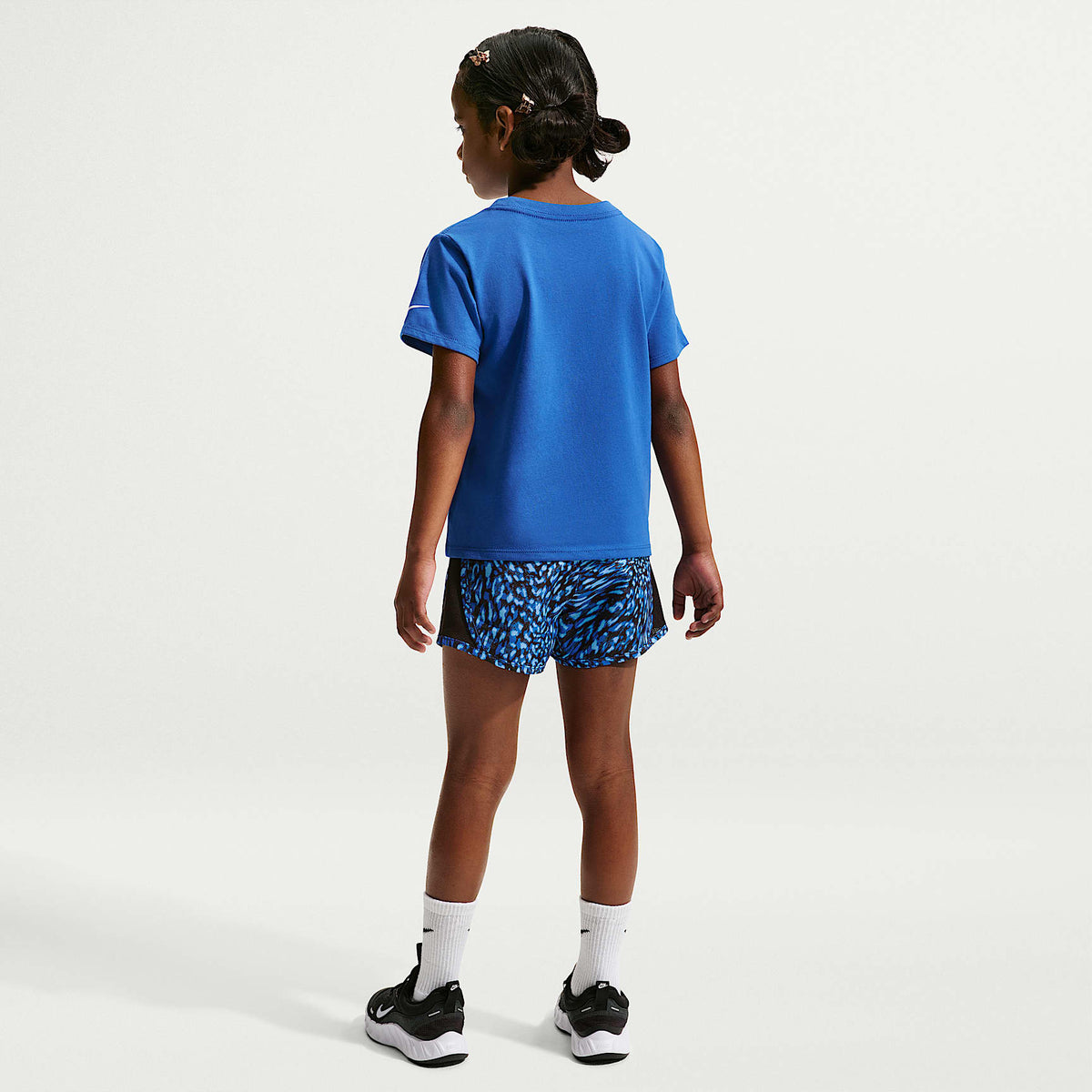 Conjunto de dos piezas con shorts Dri-FIT Tempo estampados para niños talla pequeña Nike – Royal juego – vista 7