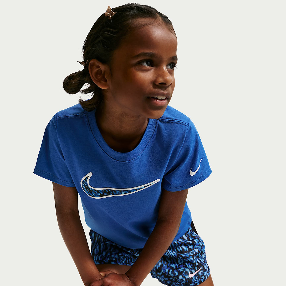 Conjunto de dos piezas con shorts Dri-FIT Tempo estampados para niños talla pequeña Nike – Royal juego – vista 6