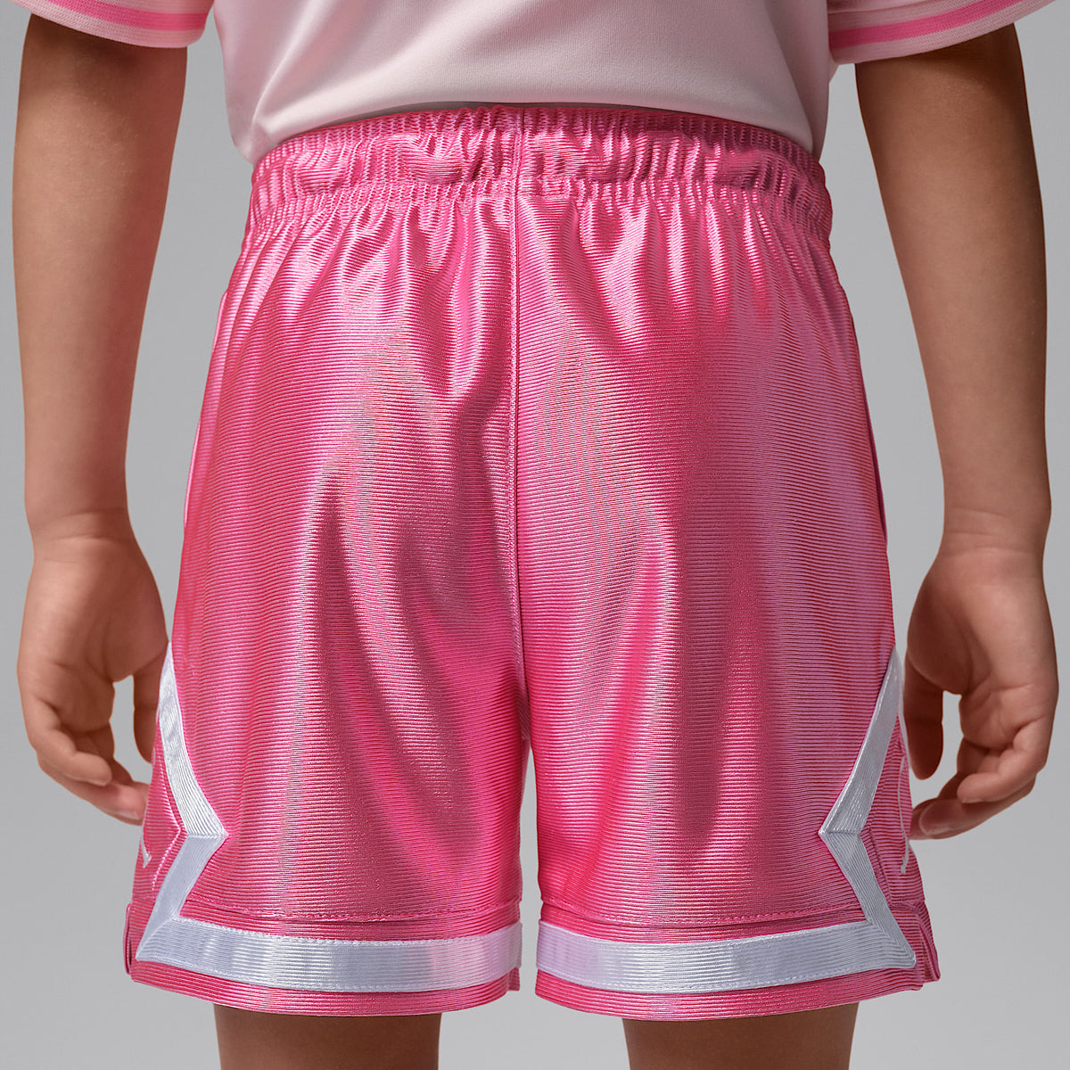 Shorts Durasheen Diamond para niños talla pequeña Jordan – Rosa gimnasio – vista 3