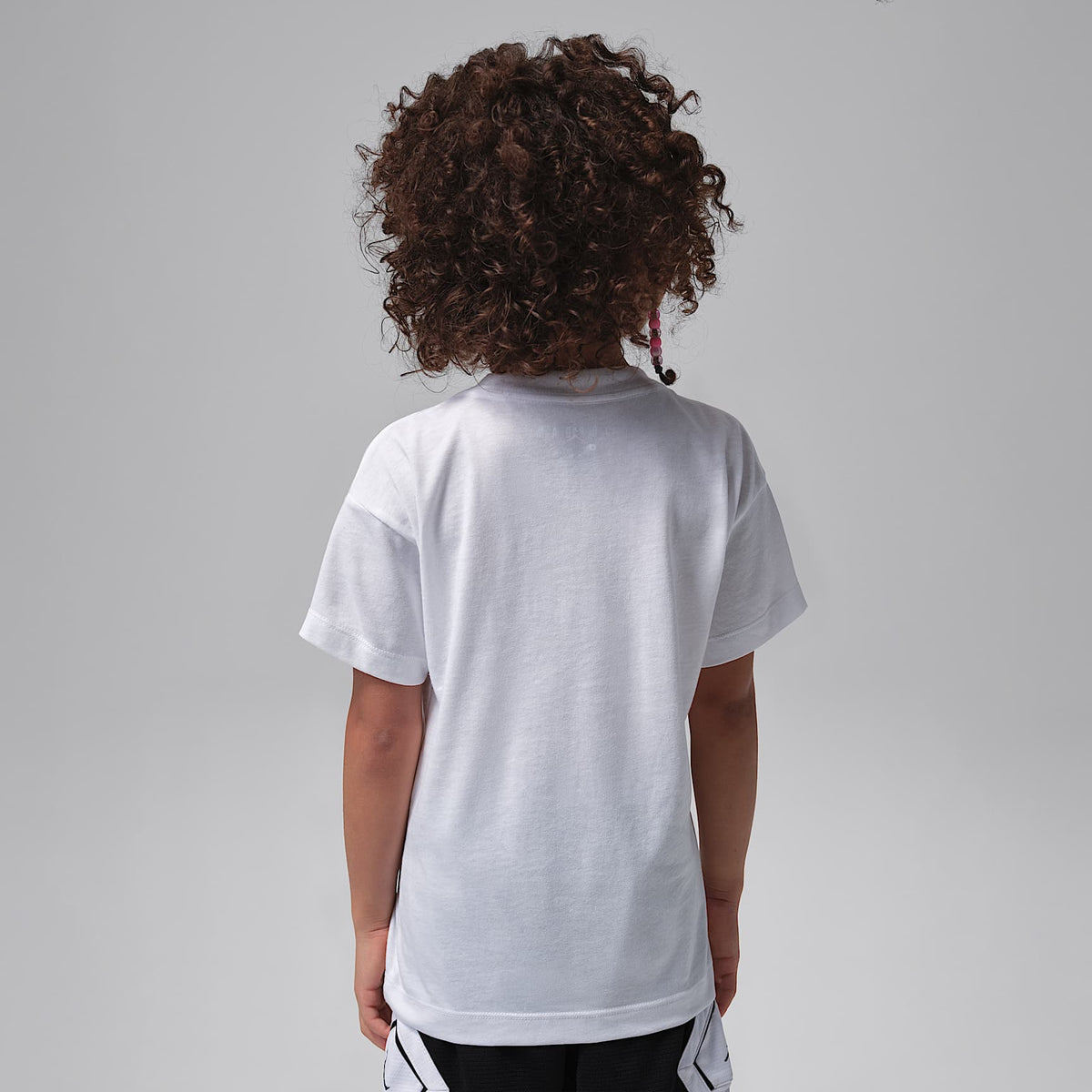 Playera "Give Her the Ball" para niños talla pequeña Jordan – Blanco – vista 2