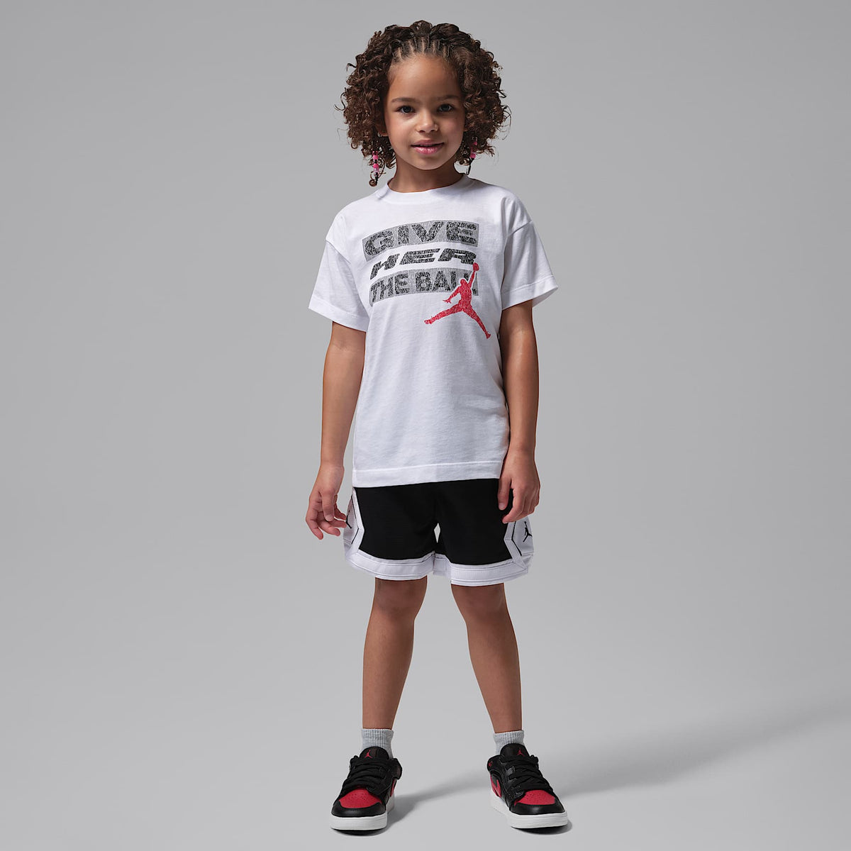 Playera "Give Her the Ball" para niños talla pequeña Jordan – Blanco – vista 5