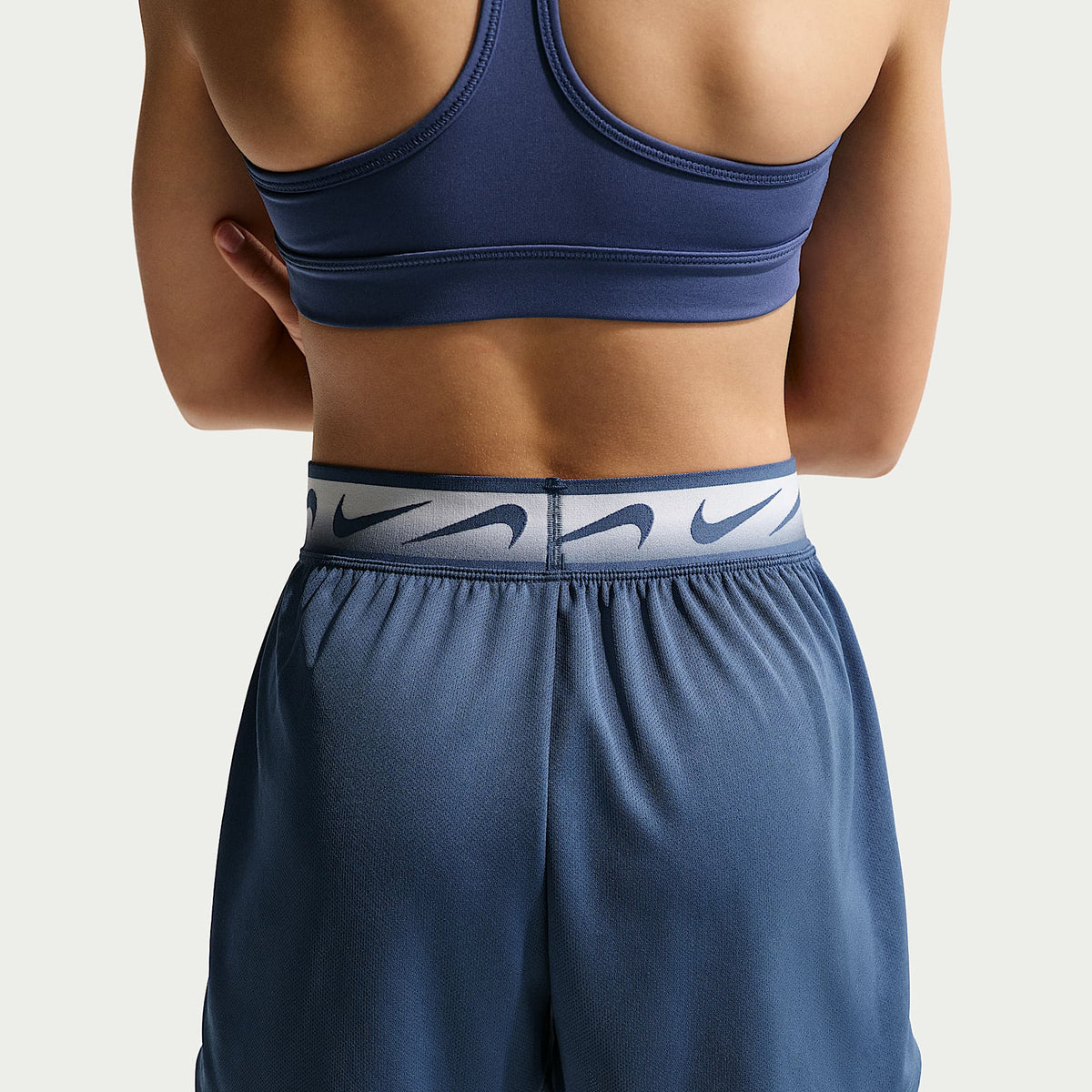 Shorts de correr Nike Dash Dri-FIT para niña talla grande – Azul marino místico/Pizarra cenizo/Blanco – vista 3