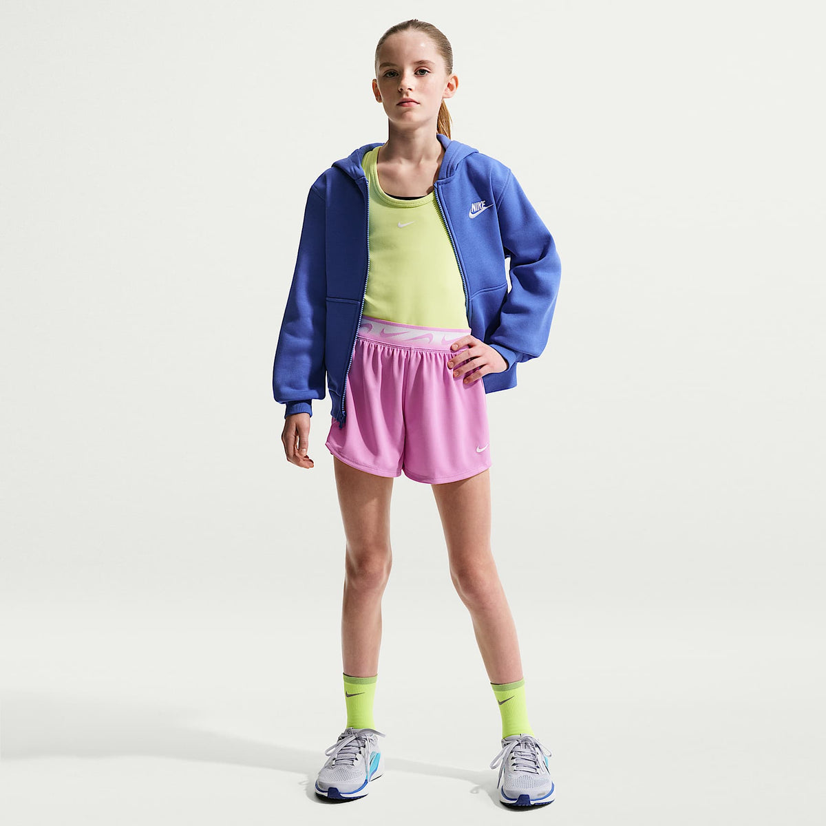 Shorts de correr Nike Dash Dri-FIT para niña talla grande – Magenta claro/Rosa amanecer/Blanco – vista 1