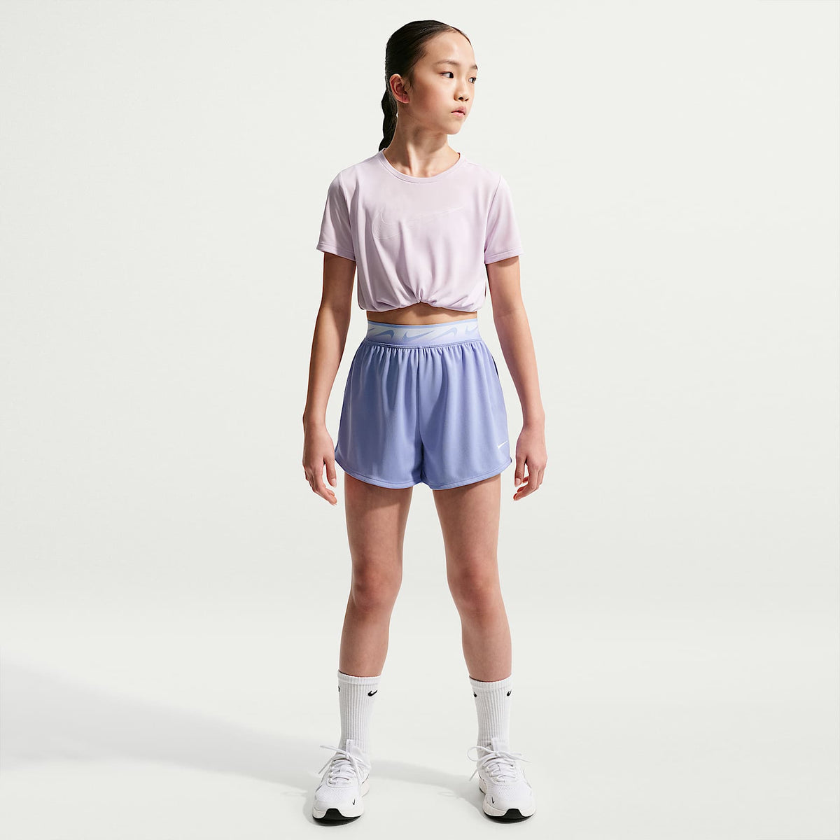 Shorts de correr Nike Dash Dri-FIT para niña talla grande – Cardo claro/Cardo claro/Blanco – vista 1