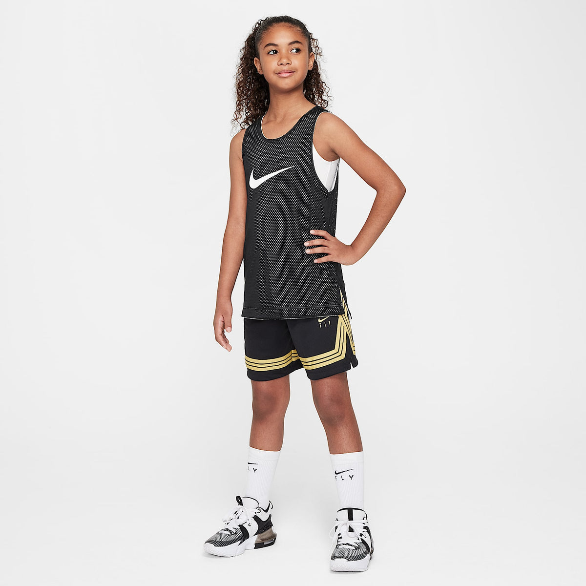 Shorts de básquetbol para niña talla grande Nike Fly Crossover – Negro/Oro infinito – vista 6