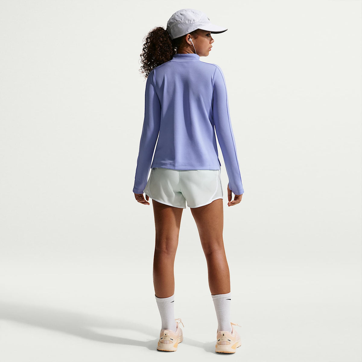 Playera de manga larga Dri-FIT con cierre de 1/4 para niña Nike – Cardo claro/Blanco – vista 5