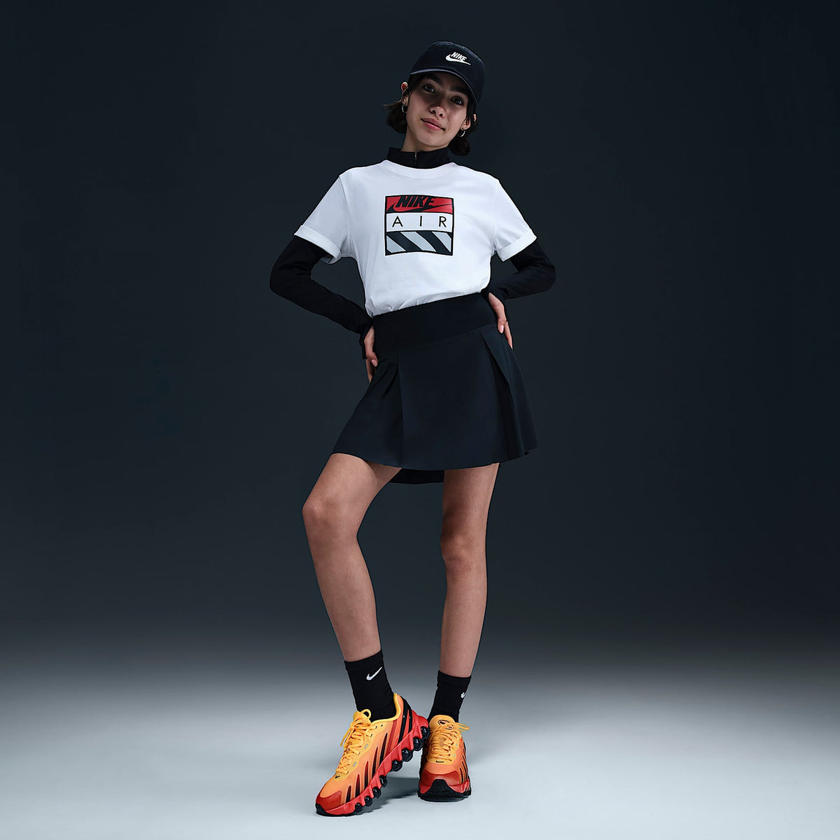 Playera de manga larga Dri-FIT con cierre de 1/4 para niña Nike – Negro/Blanco – vista 7