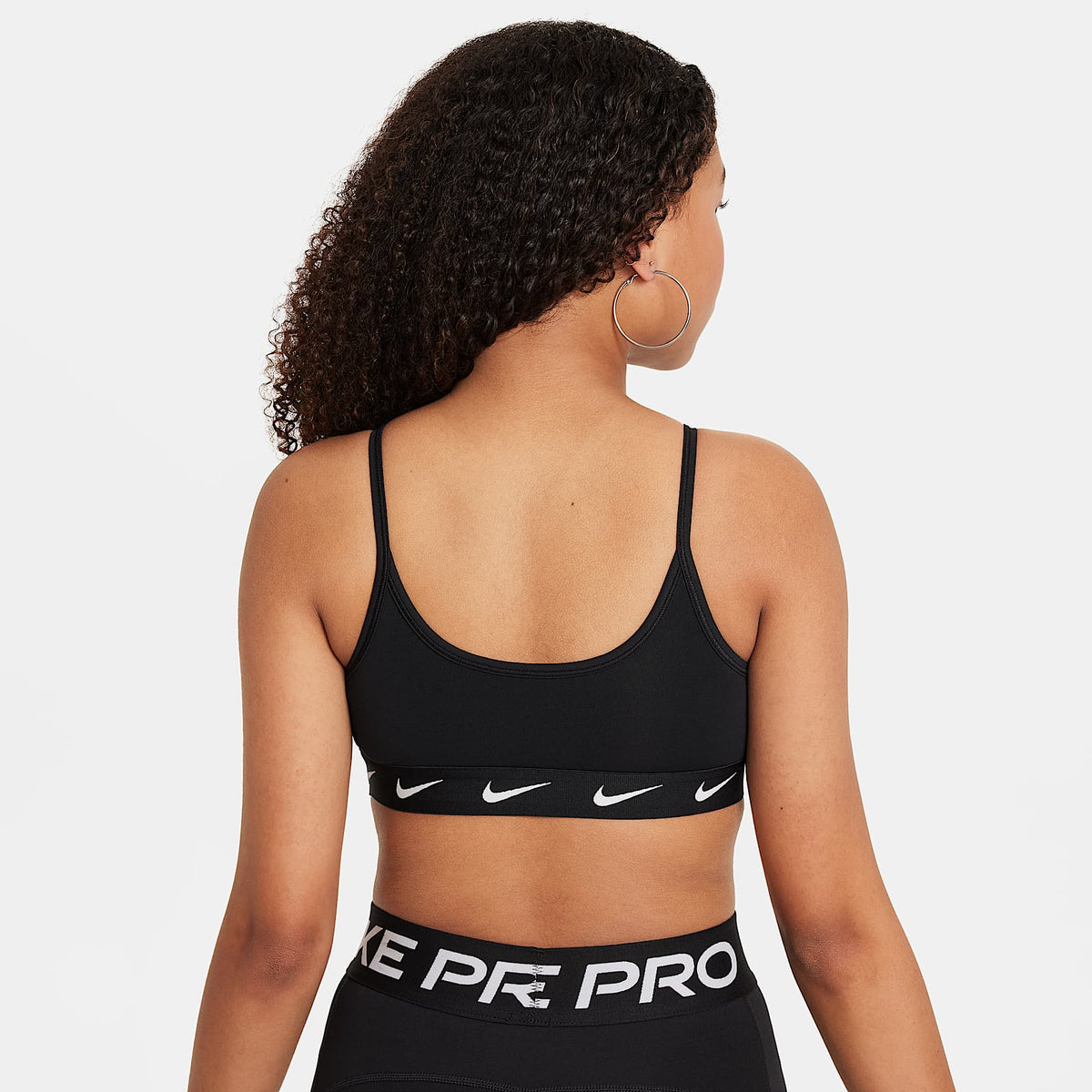 Bra deportivo para niña Nike One – Negro/Blanco – vista 2