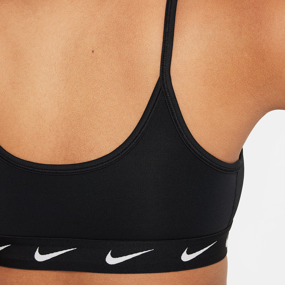 Bra deportivo para niña Nike One – Negro/Blanco – vista 4