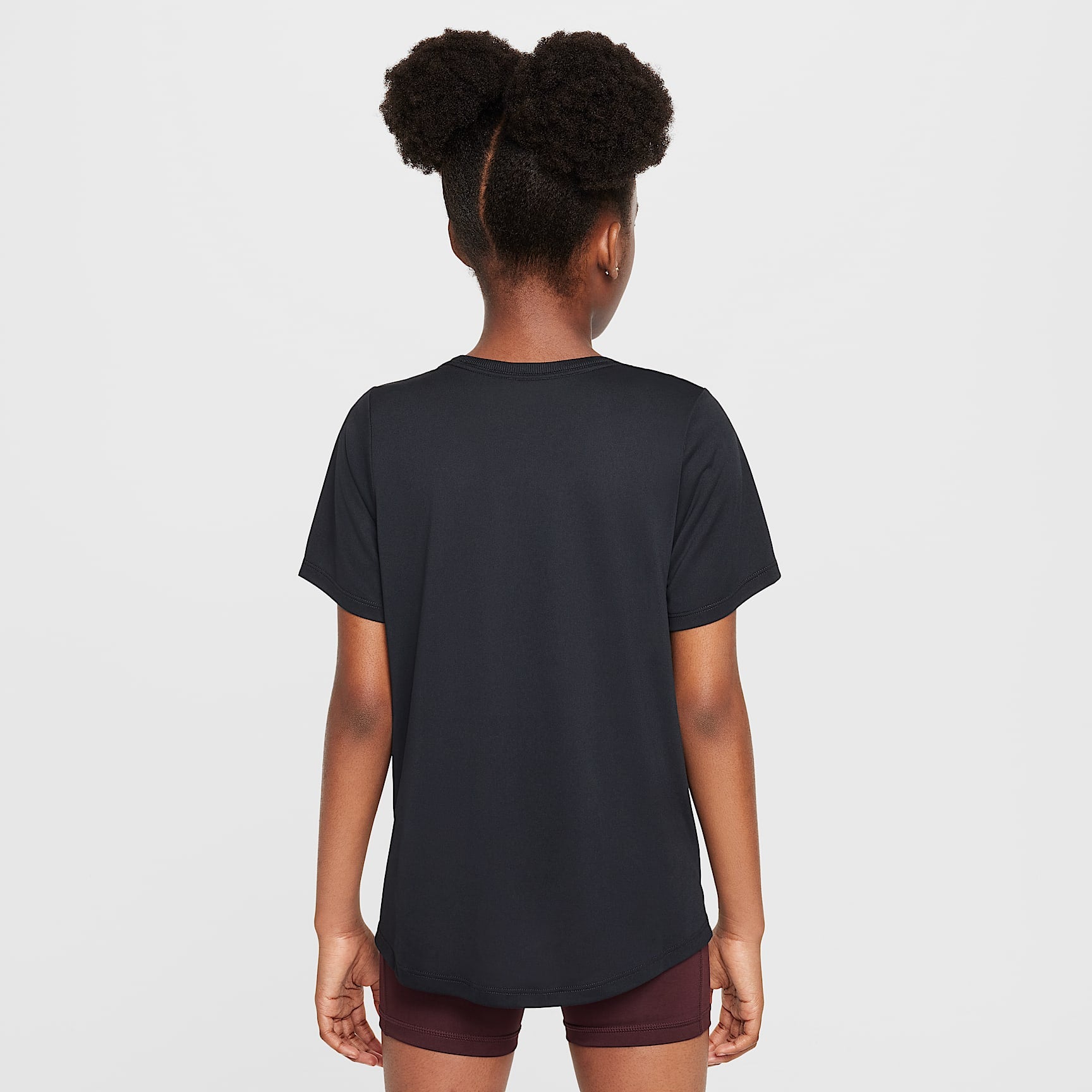Playera de manga corta Dri-FIT para niña talla grande Nike One Fitted – Negro/Blanco – vista 2
