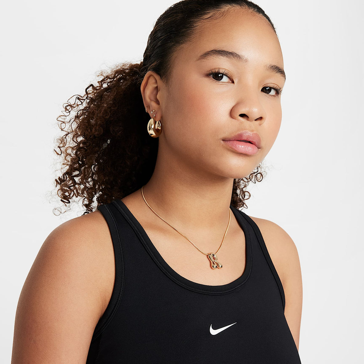 Camiseta de tirantes Dri-FIT para niña talla grande Nike One Fitted – Negro/Blanco – vista 3