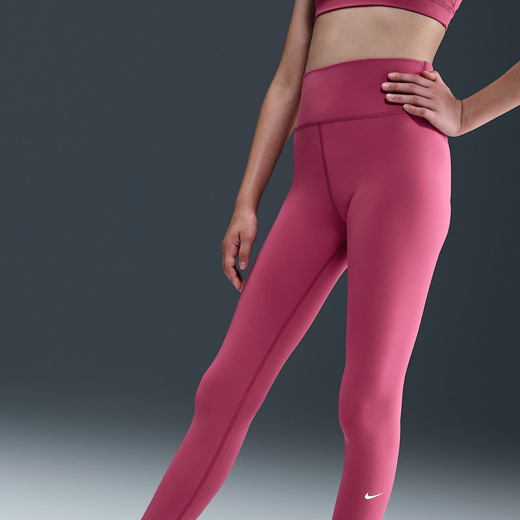 Leggings Dri-FIT de tiro alto para niña talla grande Nike One – Remolacha dulce/Blanco – vista 2