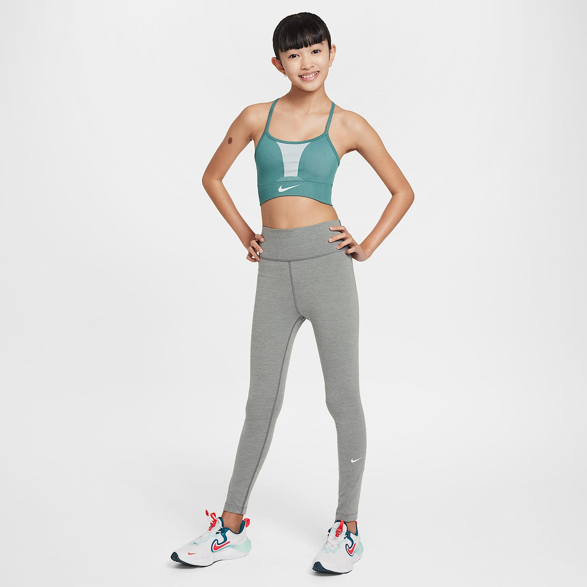 Leggings Dri-FIT de tiro alto para niña talla grande Nike One – Gris humo/Gris humo claro/Jaspeado/Blanco – vista 5