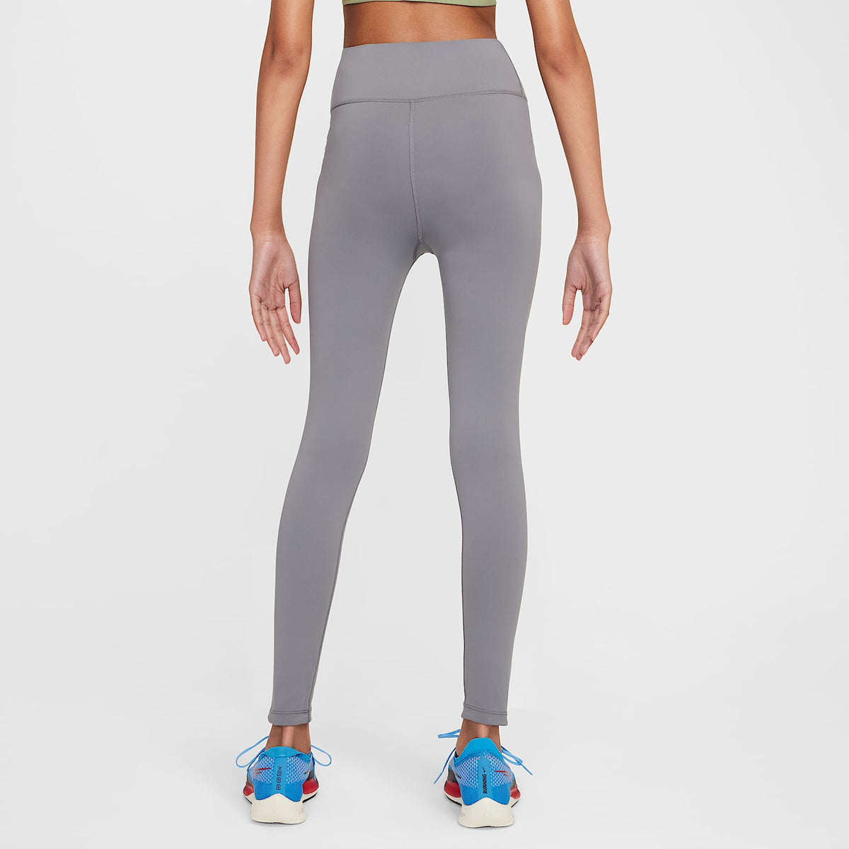 Leggings Dri-FIT de tiro alto para niña talla grande Nike One – Gris humo/Blanco – vista 2