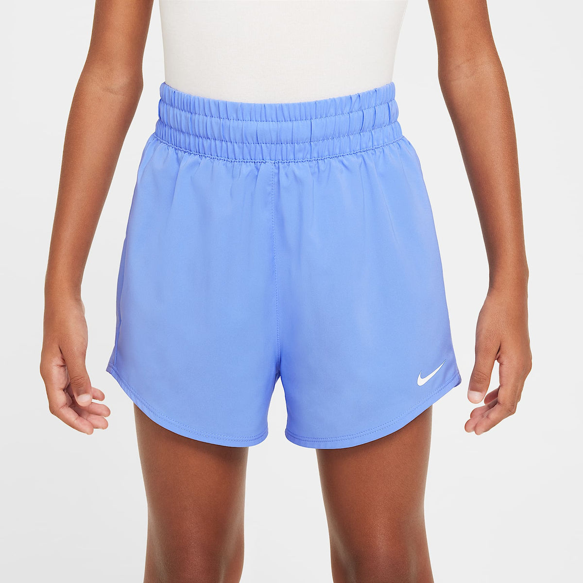 Shorts de entrenamiento de tejido Woven Dri-FIT de tiro alto para niña talla grande Nike One – Royal pulso/Blanco – vista 2