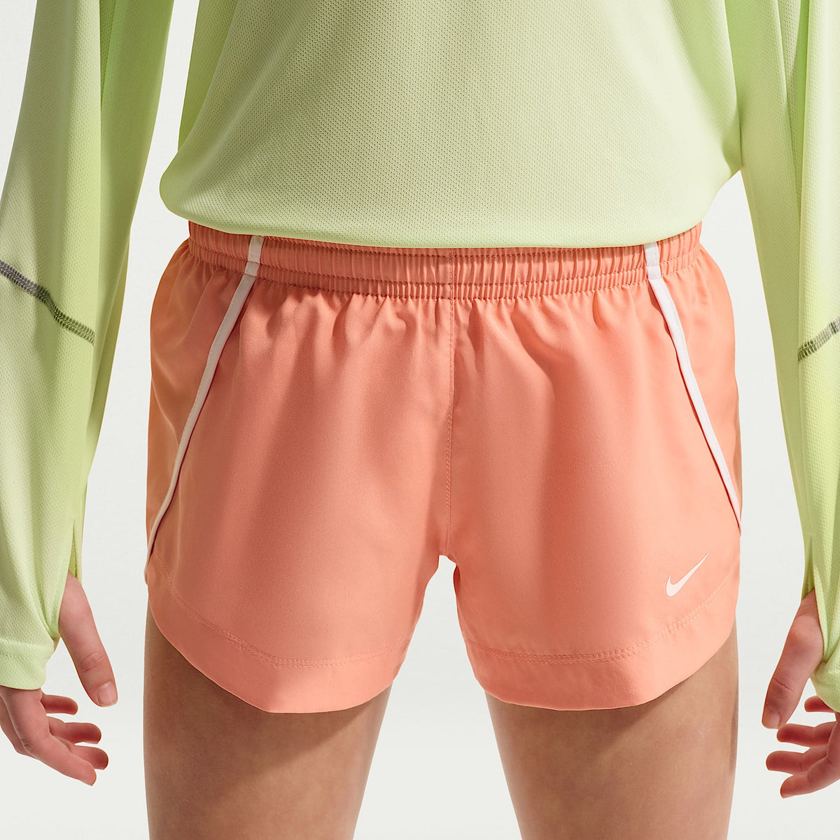Shorts de running para niña talla grande Nike Dri-FIT Sprinter – Ágata melocotón/Blanco – vista 2