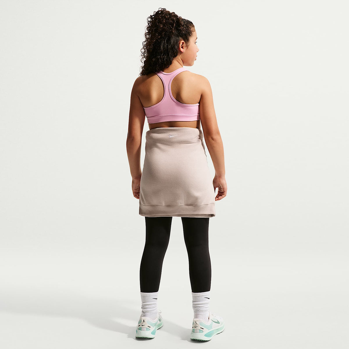 Bra deportivo para niña Nike Swoosh – Rosa amanecer/Blanco – vista 5