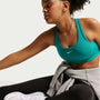 Bra deportivo para niña Nike Swoosh – Energía/Blanco – vista 3