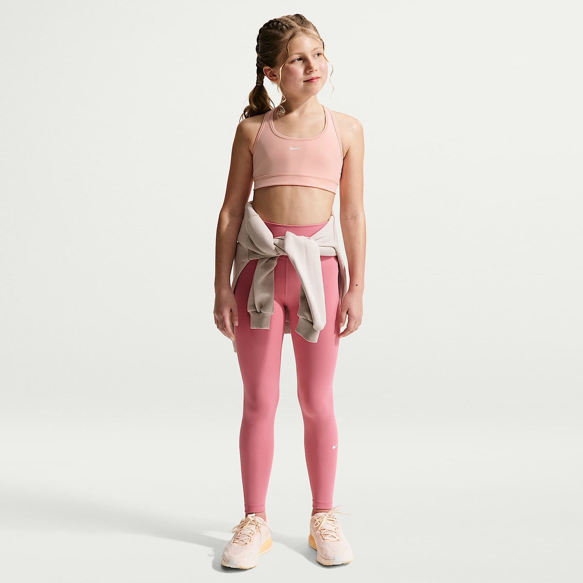 Bra deportivo para niña Nike Swoosh – Naranja ártico/Blanco – vista 4