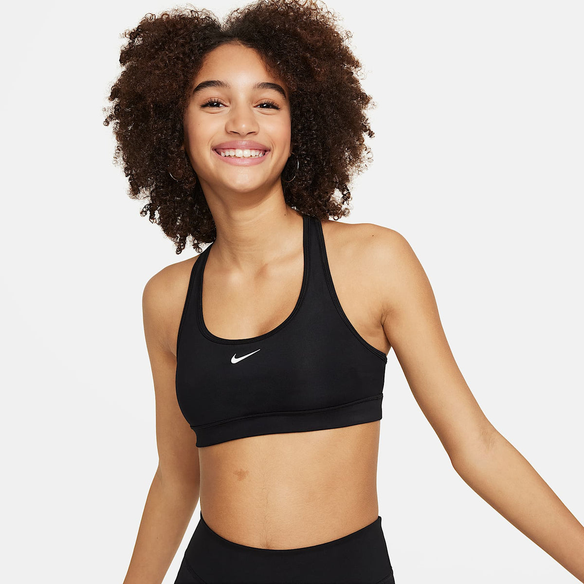 Bra deportivo para niña Nike Swoosh – Negro/Blanco – vista 1