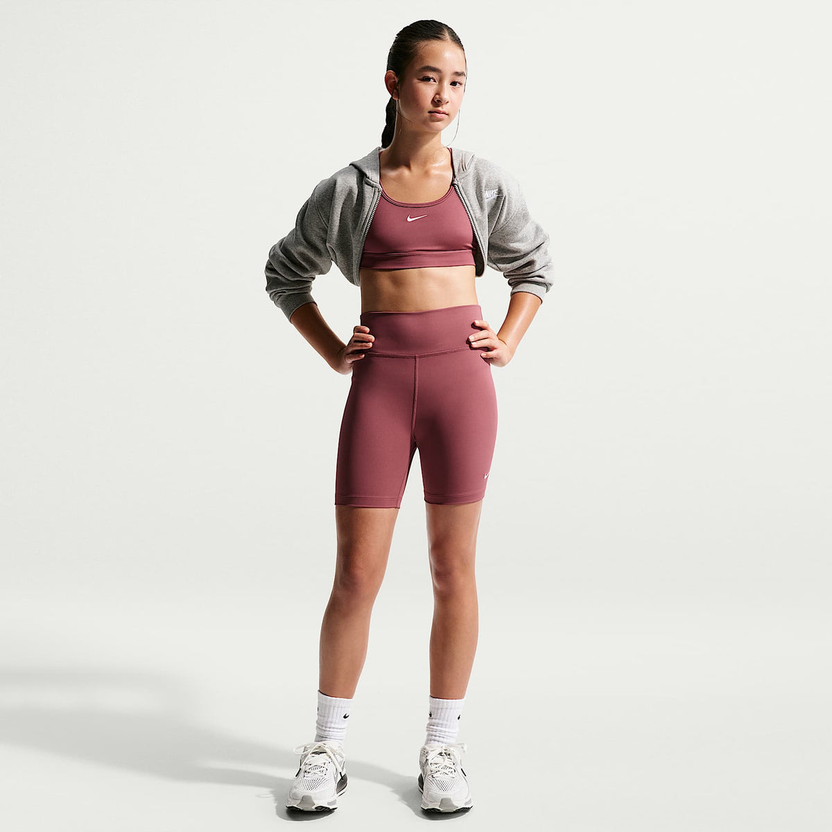 Bra deportivo para niña Nike Swoosh – Rosa humo – vista 4