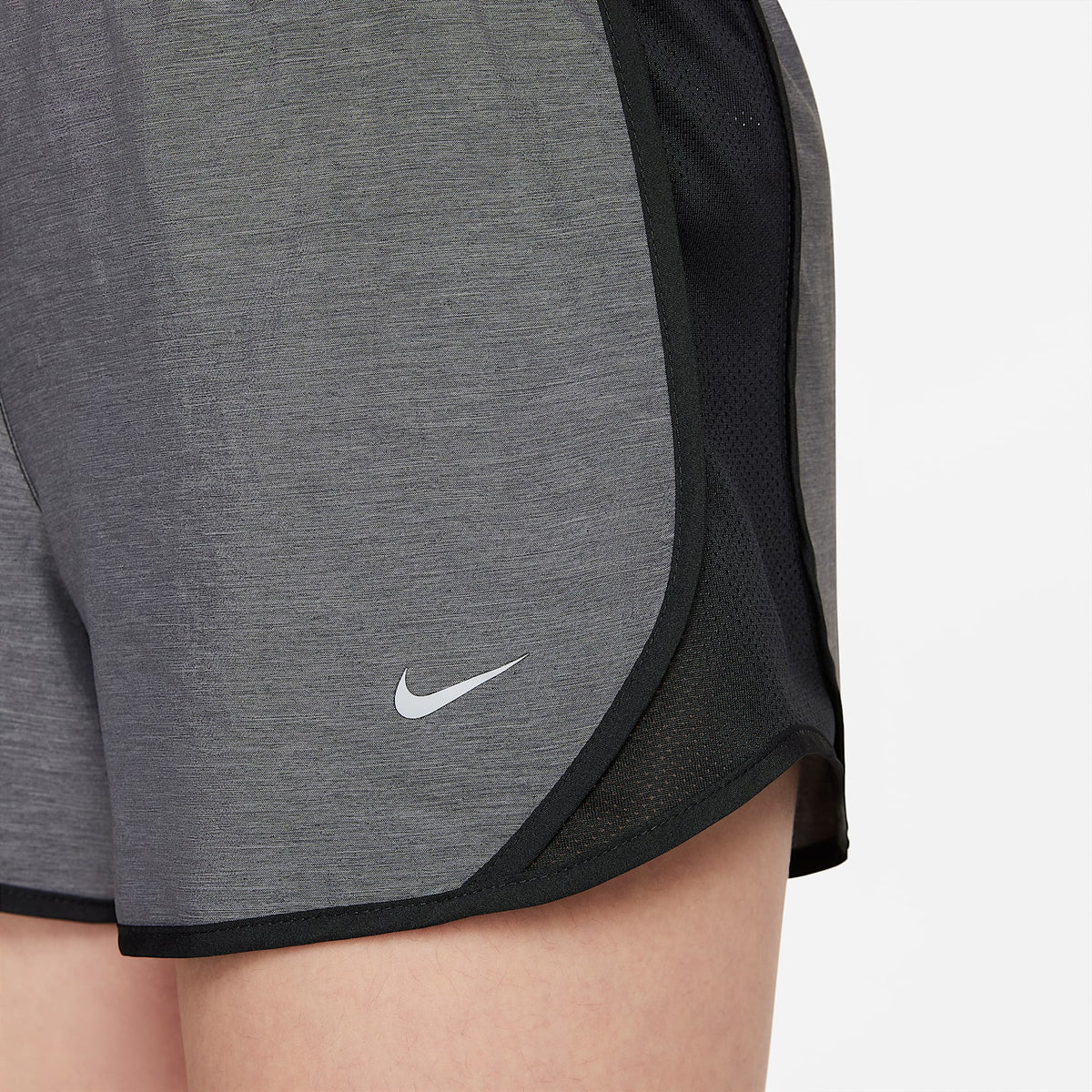 Shorts de correr Dri-FIT para niña talla grande Nike Tempo – Negro jaspeado/Jaspeado/Negro/Gris lobo – vista 5