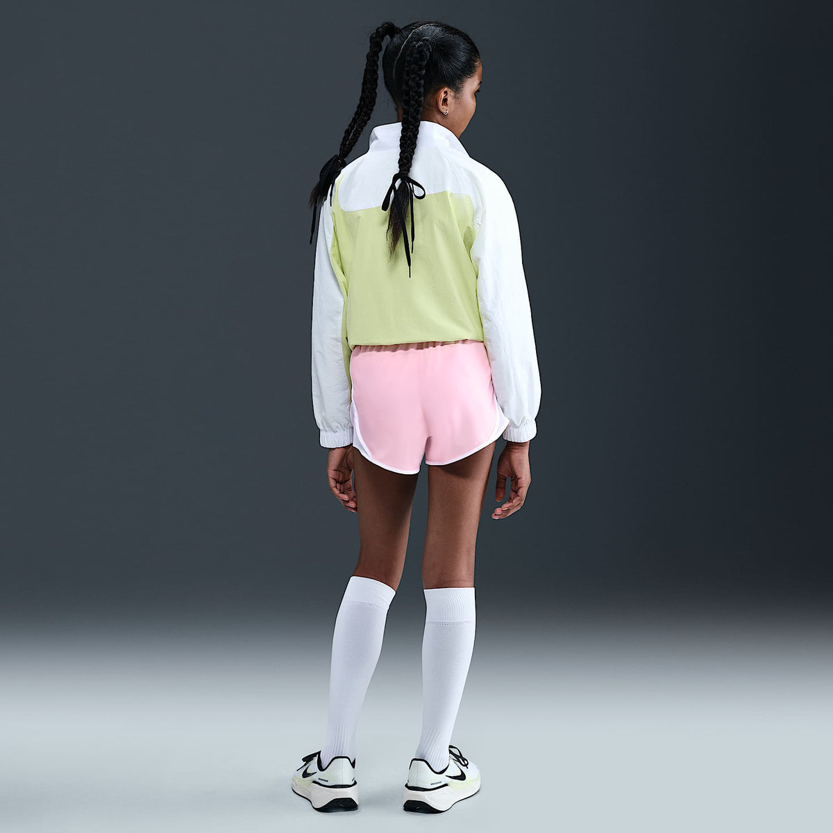 Shorts de correr Dri-FIT para niña talla grande Nike Tempo – Rosa suave medio/Blanco/Blanco/Blanco – vista 4