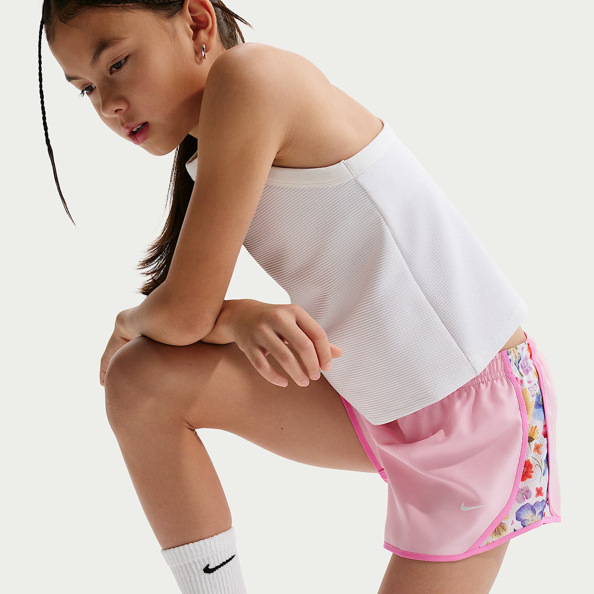 Shorts de correr Dri-FIT para niña talla grande Nike Tempo – Rosa suave medio/Rosa alegre/Blanco cumbre – vista 4