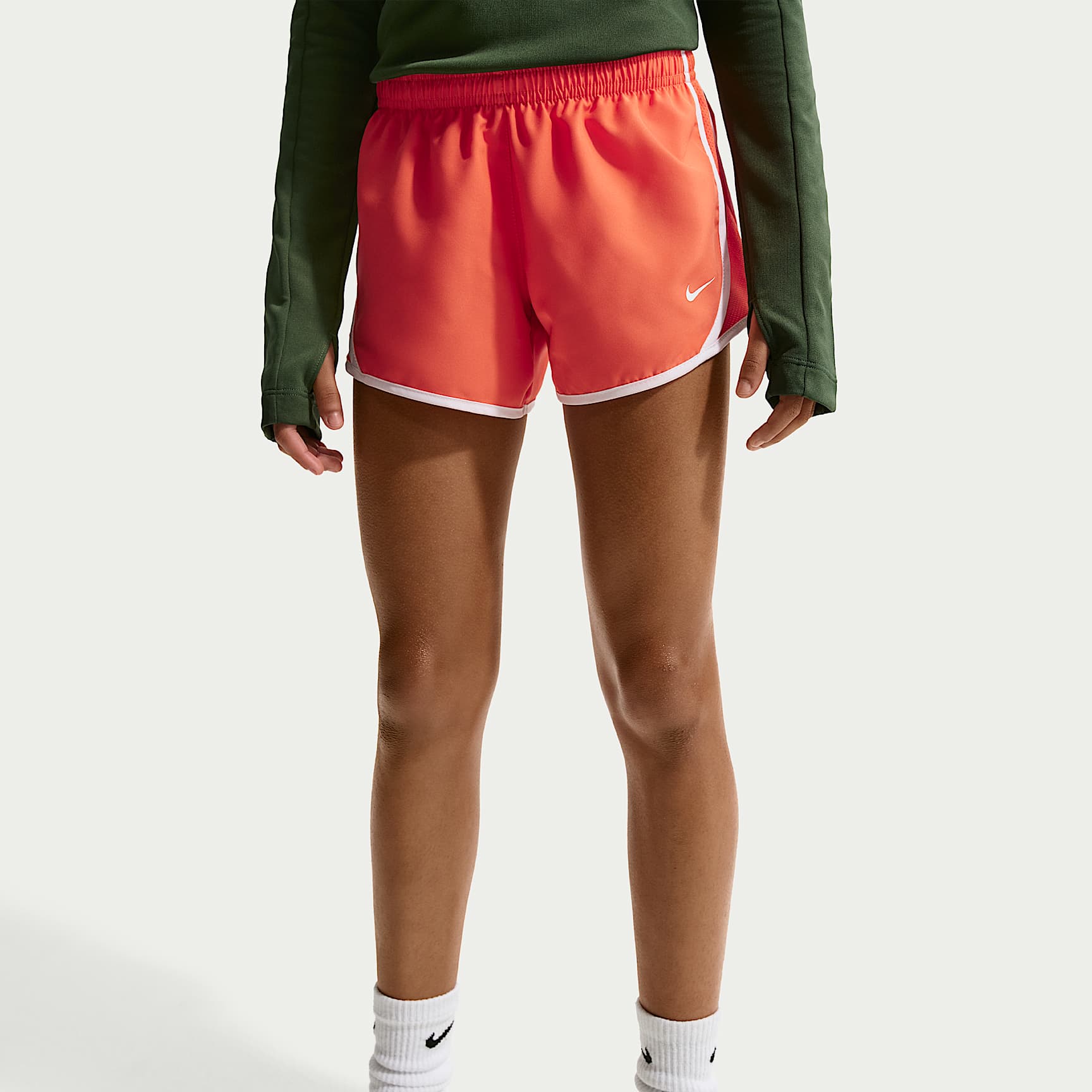 Shorts de correr Dri-FIT para niña talla grande Nike Tempo – Naranja césped/Naranja césped/Blanco/Blanco – vista 2