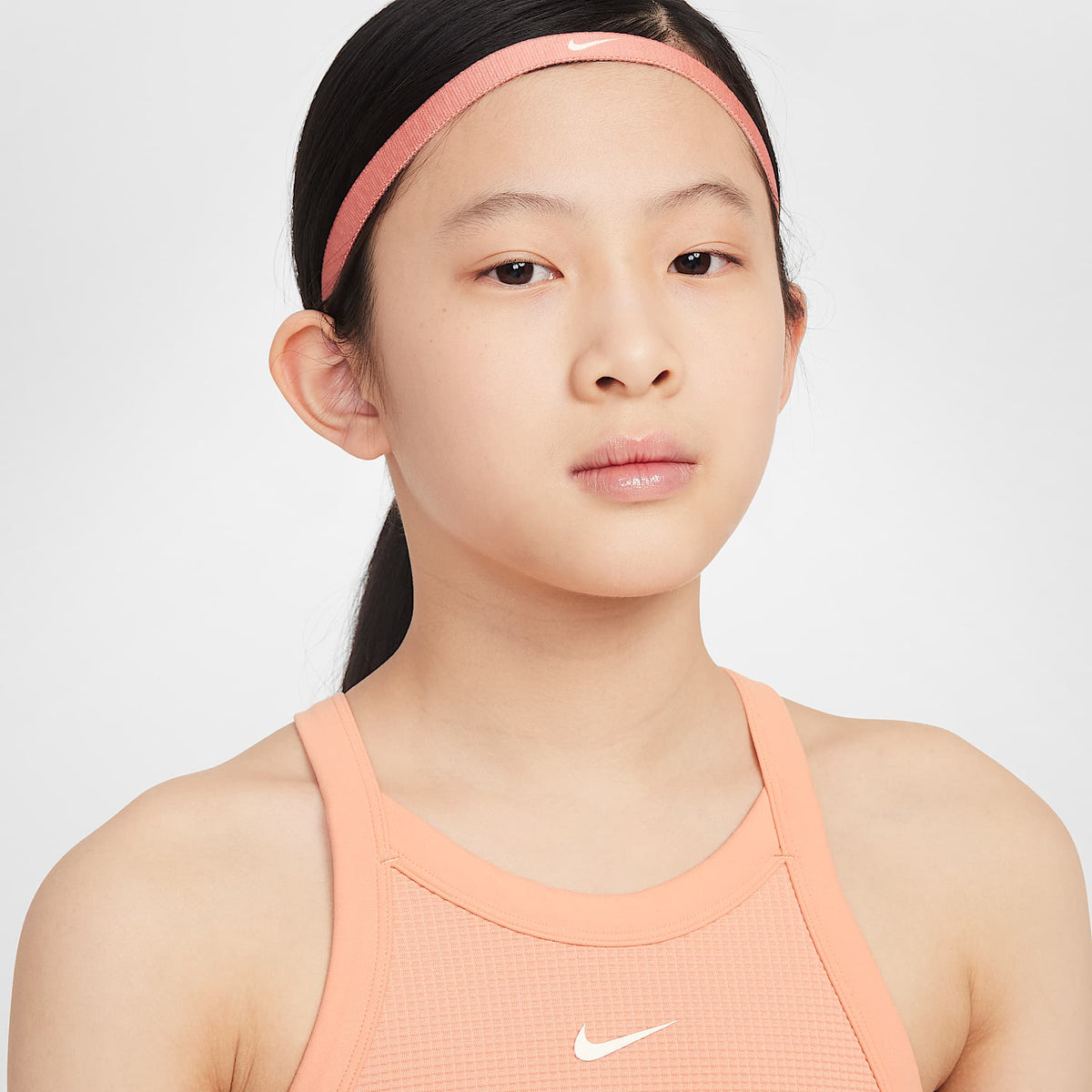 Camiseta de tirantes de cuello alto para niña Nike – Ágata melocotón/Blanco – vista 3