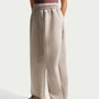 Pants de tejido Knit de tiro alto Therma-FIT para niña Nike Mavn – Crema II/Negro/Crema II – vista 2