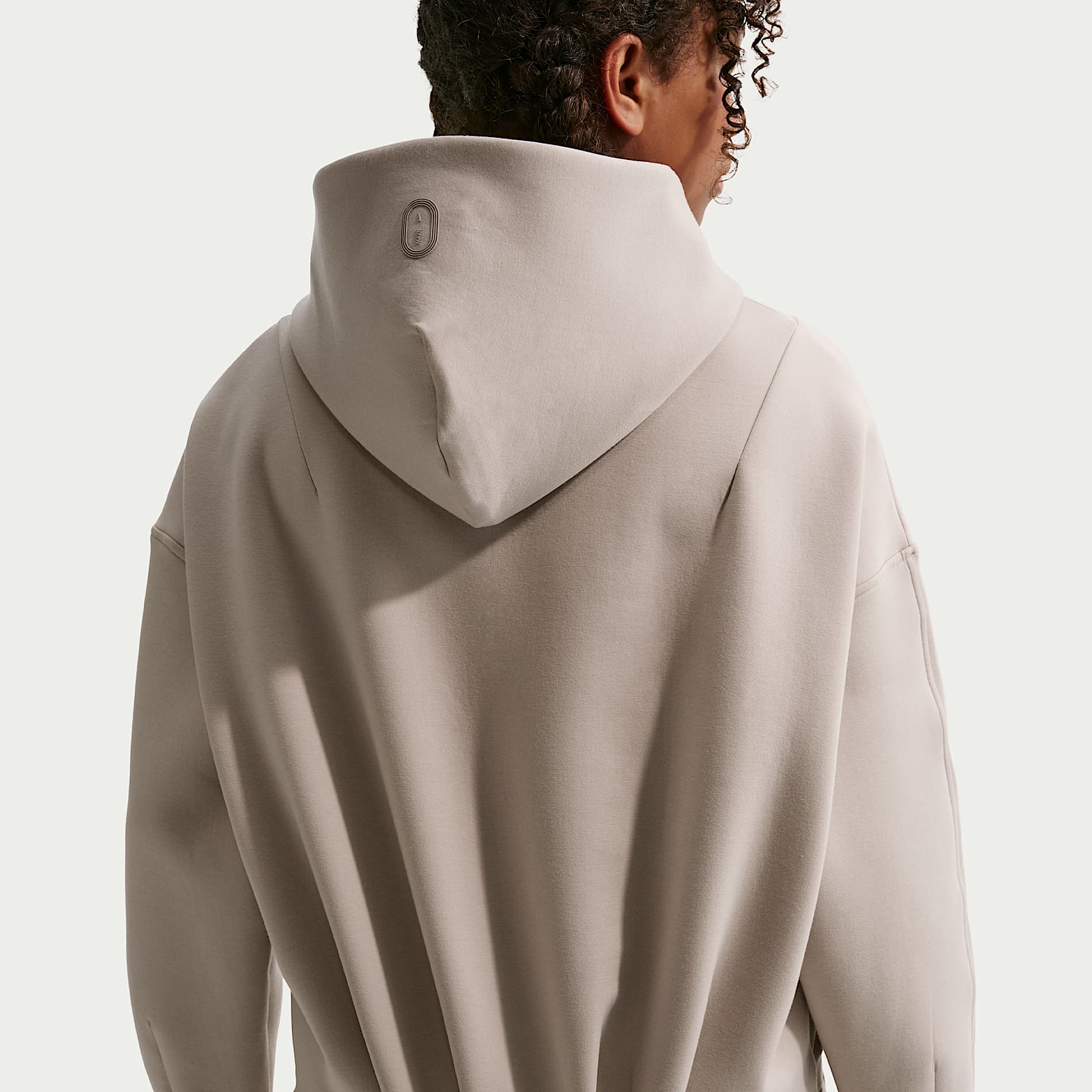 Sudadera con gorro de tejido Knit Therma-FIT de cierre completo para niña Nike MAVN – Crema II/Negro/Crema II – vista 2