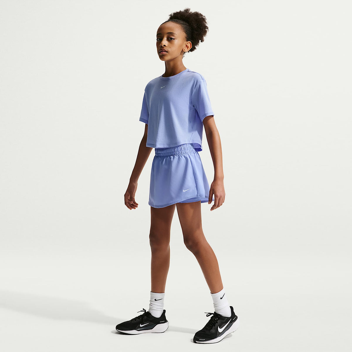 Skort Dri-FIT de tiro alto para niña talla grande Nike One – Cardo claro/Blanco – vista 1