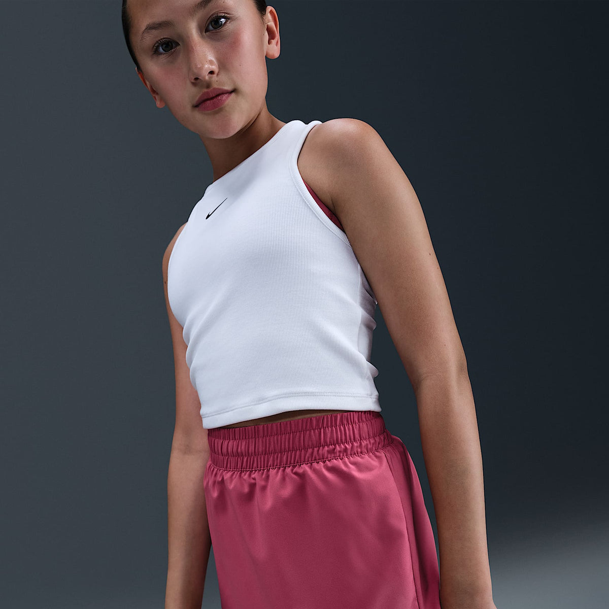 Skort Dri-FIT de tiro alto para niña talla grande Nike One – Remolacha dulce/Blanco – vista 2