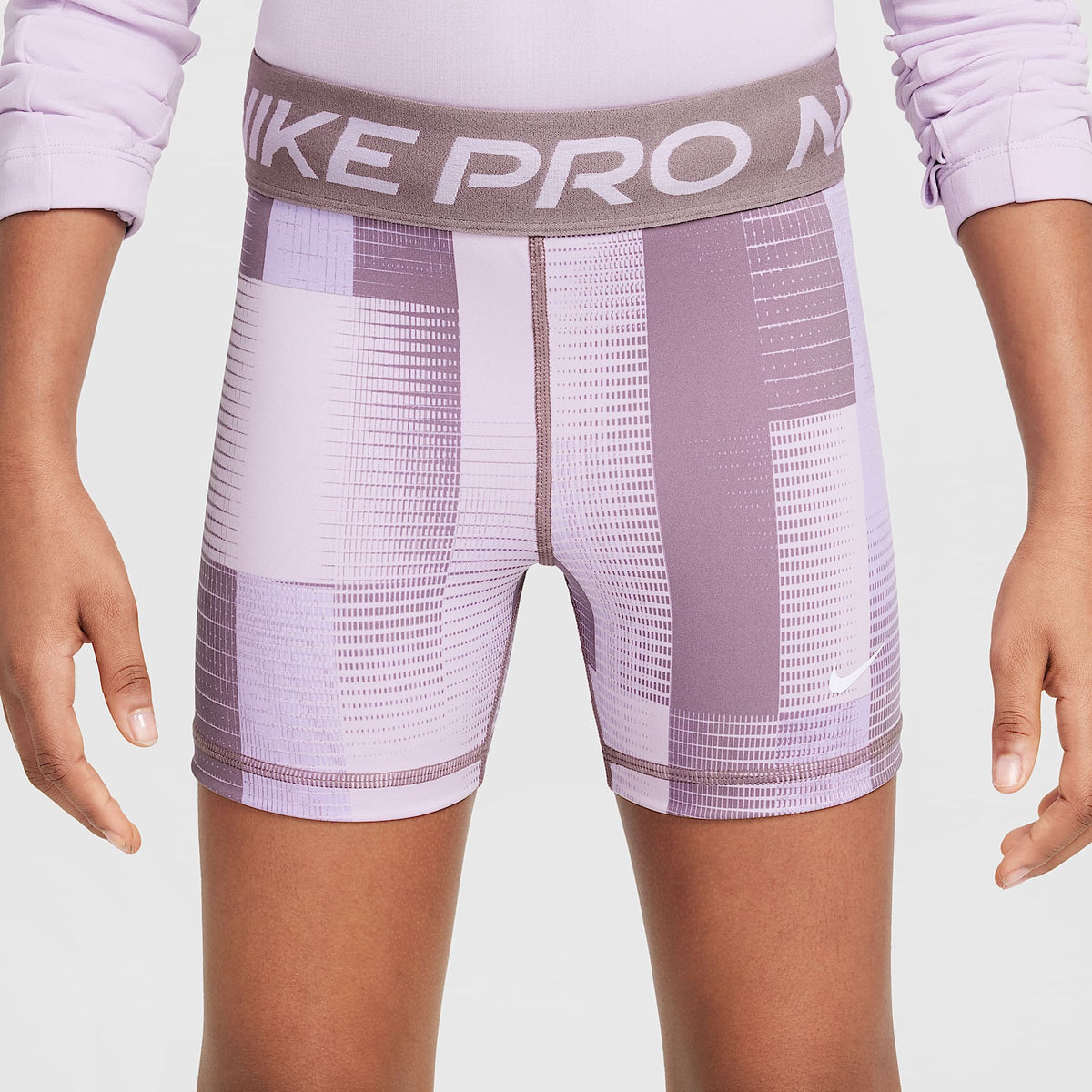Shorts de 13 cm para niña Nike Pro – Hortensias/Gris topo/Blanco – vista 2