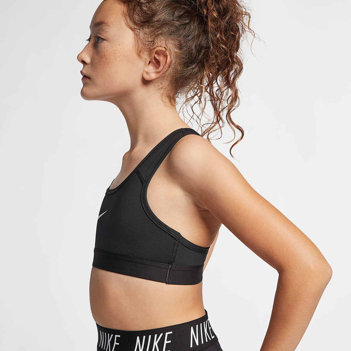 Bra deportivo para niñas talla grande Nike – Negro/Negro/Negro/Blanco – vista 6