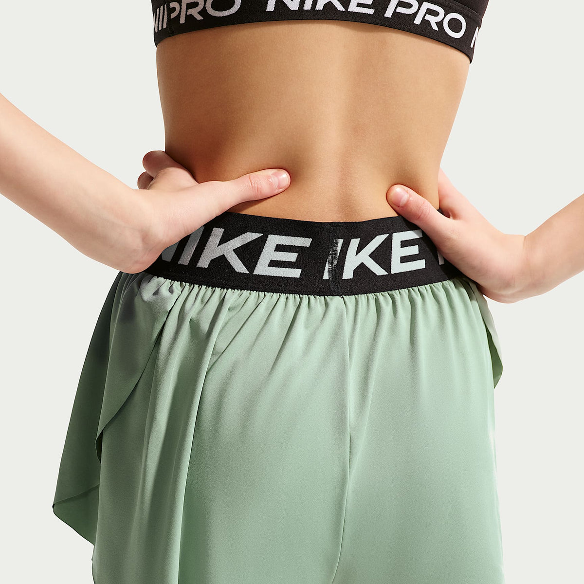 Shorts Dri-FIT 2 en 1 para niña talla grande Nike Pro – Vapor/Negro/Blanco – vista 3