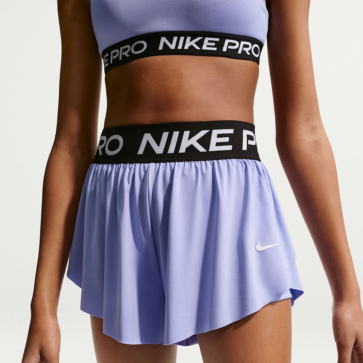 Shorts Dri-FIT 2 en 1 para niña talla grande Nike Pro – Cardo claro/Negro/Blanco – vista 2