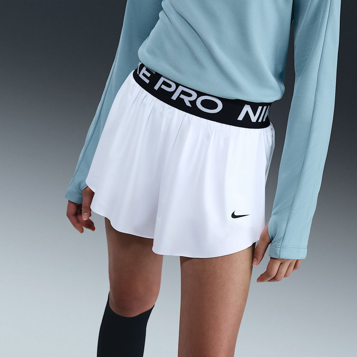 Shorts Dri-FIT 2 en 1 para niña talla grande Nike Pro – Blanco/Negro/Negro – vista 2