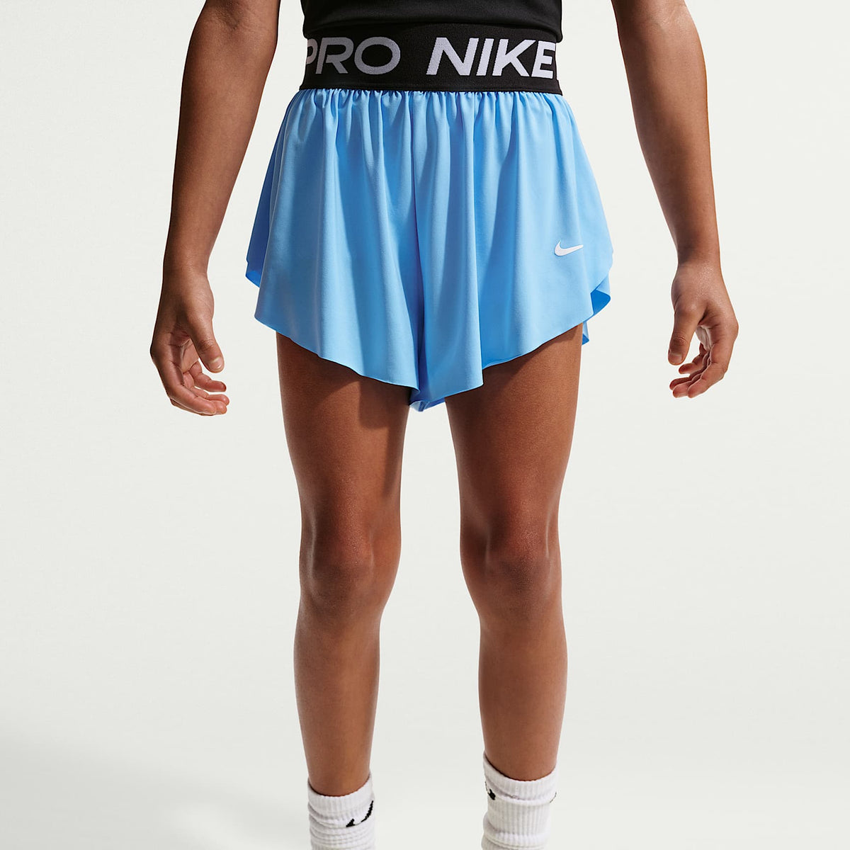 Shorts Dri-FIT 2 en 1 para niña talla grande Nike Pro – Azul fútbol/Negro/Blanco – vista 2