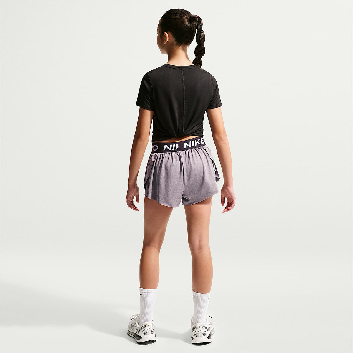 Shorts Dri-FIT 2 en 1 para niña talla grande Nike Pro – Carbono jaspeado/Negro/Blanco – vista 5