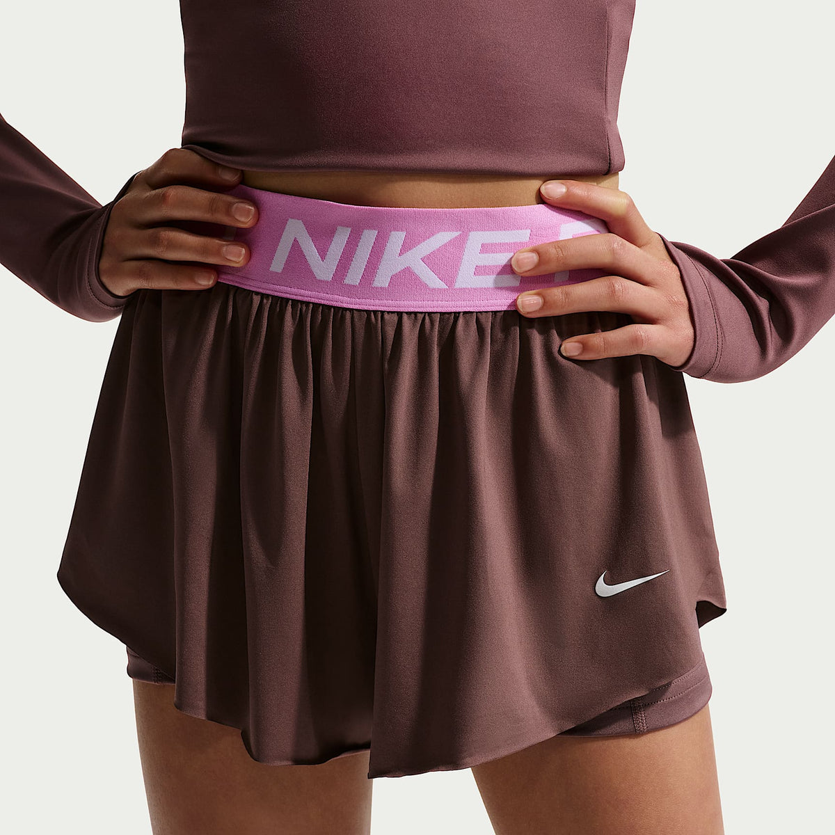 Shorts Dri-FIT 2 en 1 para niña talla grande Nike Pro – Tatuaje/Magenta claro/Blanco – vista 2