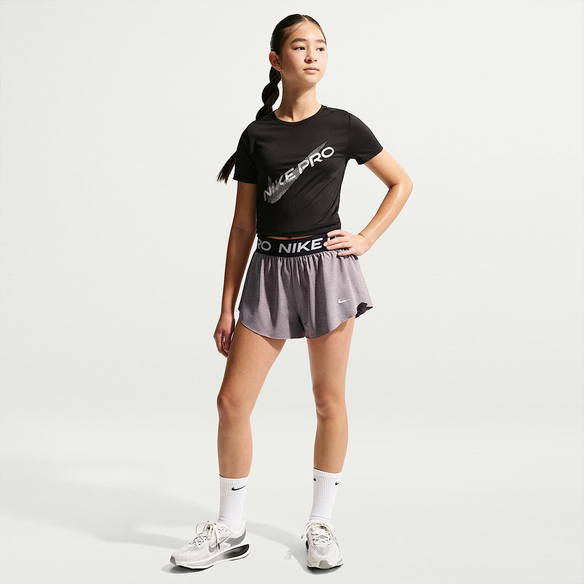 Shorts Dri-FIT 2 en 1 para niña talla grande Nike Pro – Carbono jaspeado/Negro/Blanco – vista 1