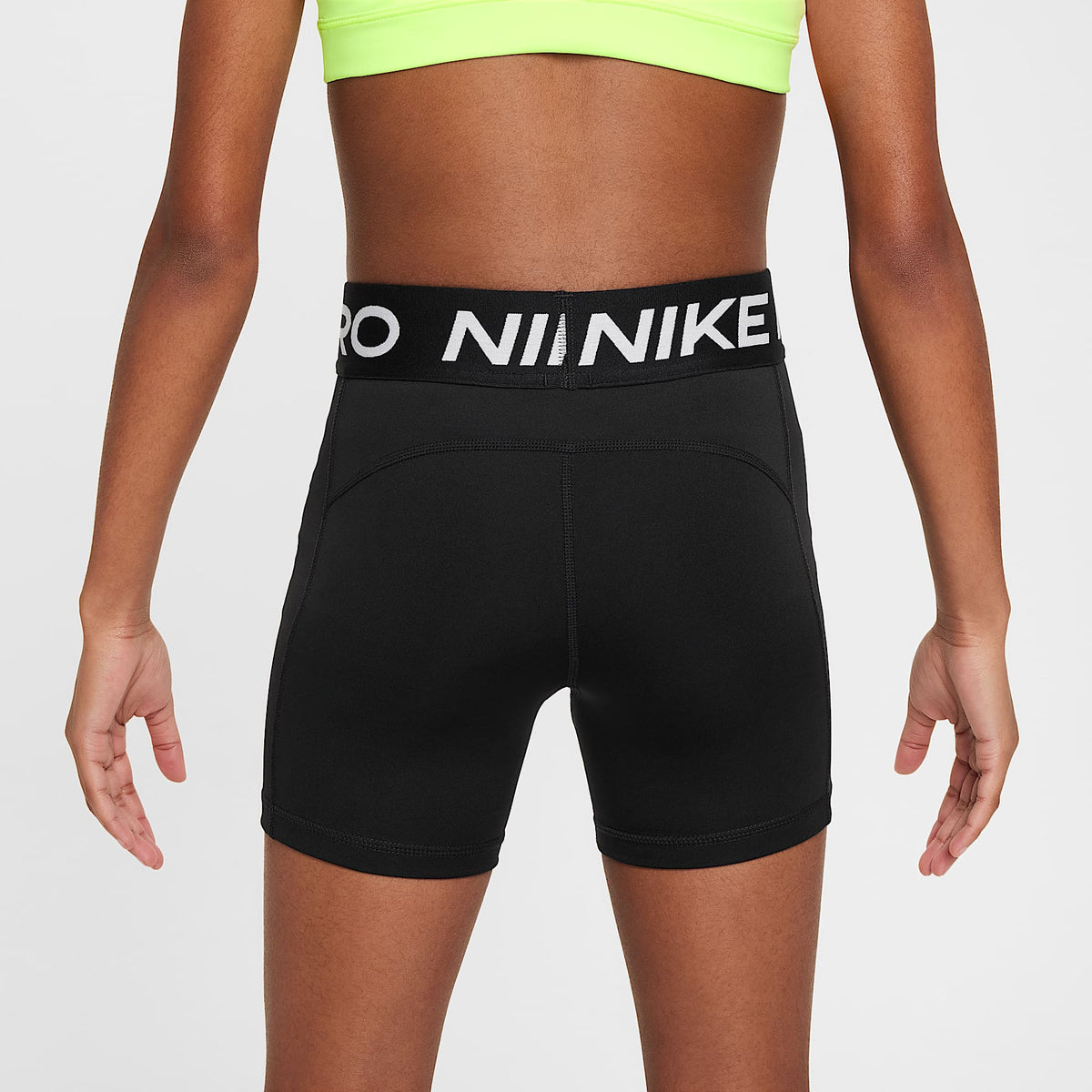 Shorts Dri-FIT para niña Nike Pro Leak Protection: Period – Negro/Blanco – vista 3