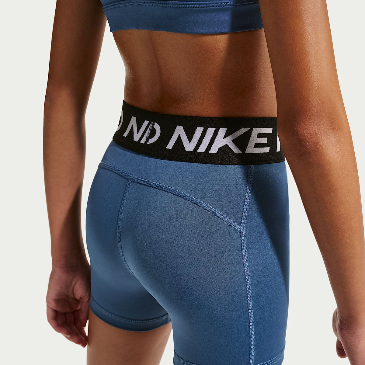 Shorts para niña Nike Pro – Azul marino místico/Blanco – vista 3